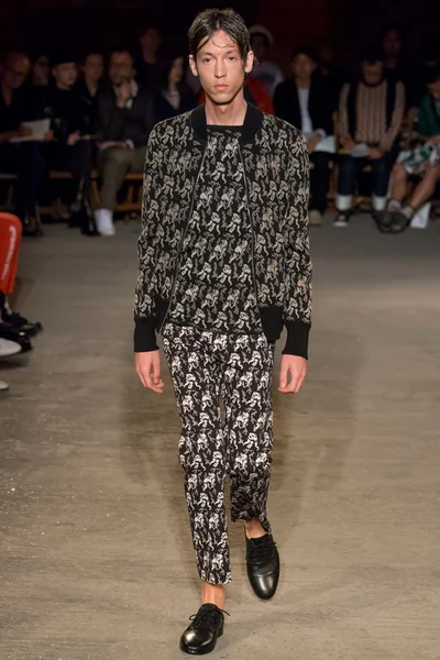 Look 17